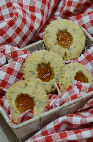 Biscotti ai cereali con marmellata - Vegani